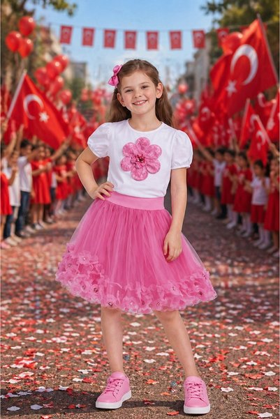 HER ŞEY NOTA www.herseynota.com Girl's T-Shirt and Skirt Set with Floral Prin...