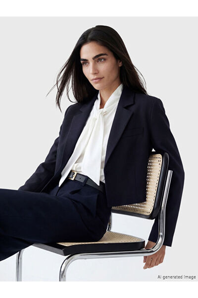 LC Waikiki Esvab • Modern & Distinctive Women's Cropped Blazer Jacket