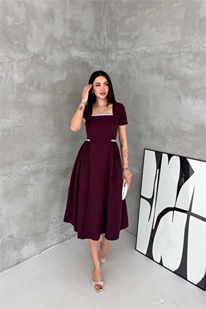 Neşeli Butik Γυναικείο φόρεμα μίντι με τετράγωνο γιακά σε χρώμα δαμασκηνί, με...