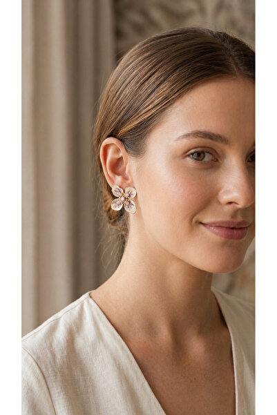 VELVIA Elegant Flower Earrings with a Touch of Pearls