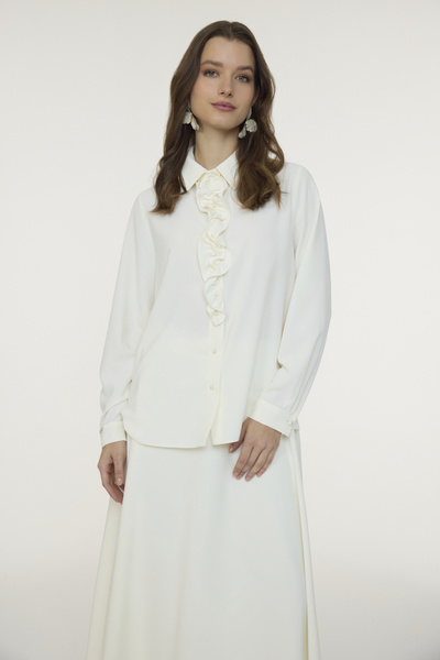 Zühre Elegant Ecru Shirt with Ruffled Floral Detail 0139