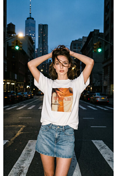 Amia&Co. Tricou alb oversize pentru femei, cu imprimeu City, cu decolteu rotu...