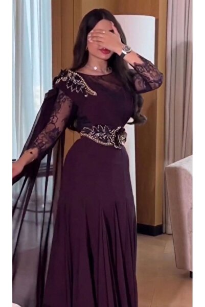NALA FASHION فستان اللون: أرجواني داكن فاخر يمنح إطلالة ملكية.