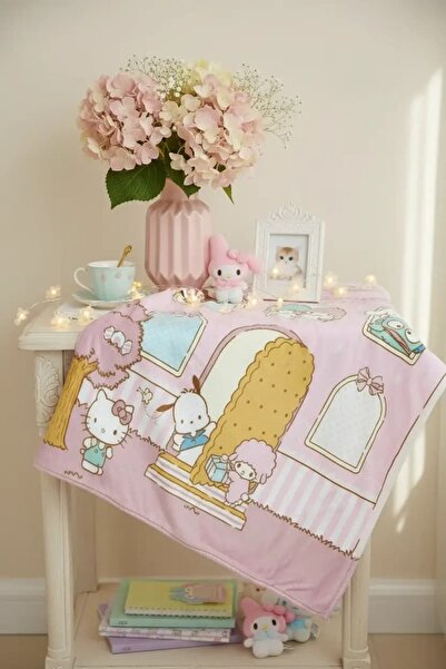 Miniso Hello Kitty ve Arkadaşları Desenli Battaniye (Dikey Desenli)