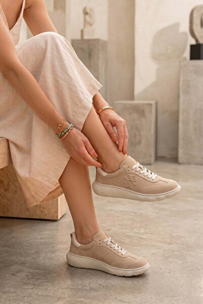 Stilbagshoes حذاء رياضي نسائي من الجلد الطبيعي من BLOOM، لون بيج
