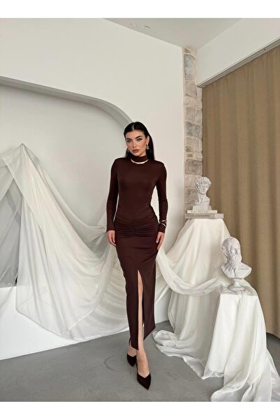 Caddebostan Moda فستان ميدي بياقة عالية وأكمام طويلة وفتحة أمامية مزركشة