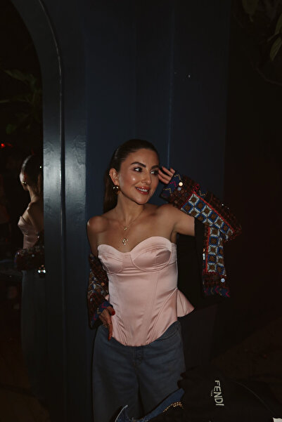 Özge Özgenç Balenli Saten Büstiyer