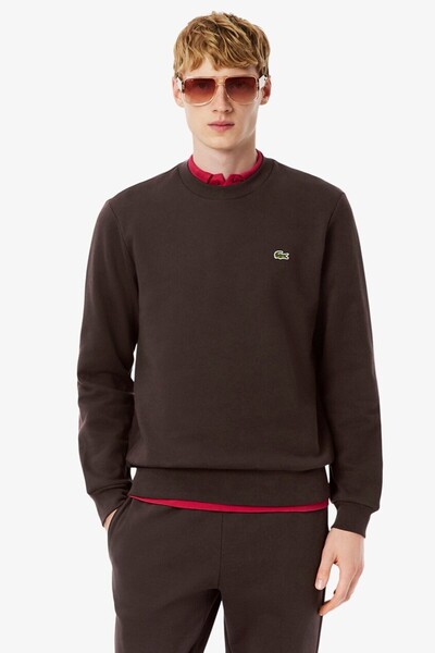 Lacoste سويت شيرت رجالي كلاسيكي بدون شريط بياقة دائرية باللون البني