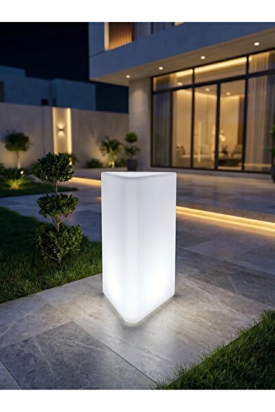 MYASEM STORE ستاند مثلث مودرن طولي وسط LED للإضاءة الأرضية بتصميم عمودي هندسي...
