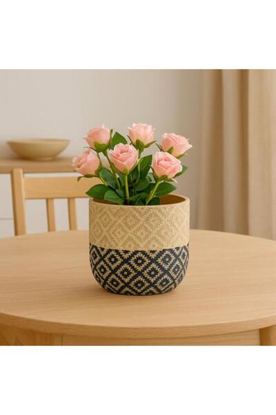Warehouse Decorated ceramic pot with traditional geometric patterns