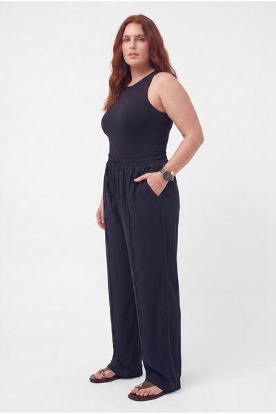 Ebsumu Kadın Büyük Beden Ön Dikiş Detay Dökümlü Siyah Pantolon