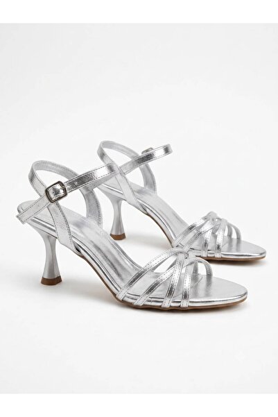 VONJE Li̇ora Women's Silver Cross-Strapped Low Heel Shoes