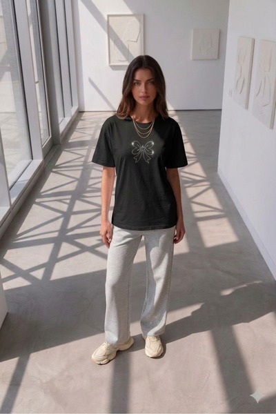 CAST COLLECTİON Ženska crna majica sa šljokicama i kamenčićima, siva trenerka...