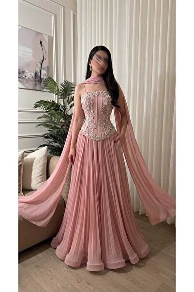 Sukar Miral's dress