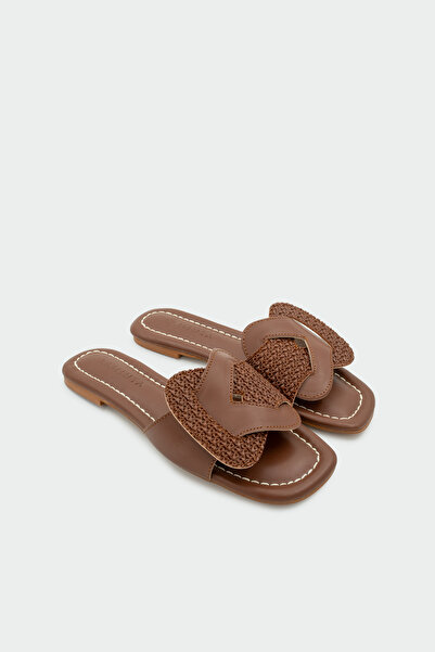 LAMİNTA Marny Asymmetrical Detailed Women's Tan Flat Slippers