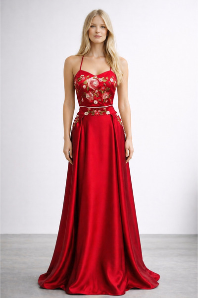 Tuğçe Saray فستان أحمر مطرز، فستان للحفلات، فستان كوكتيل