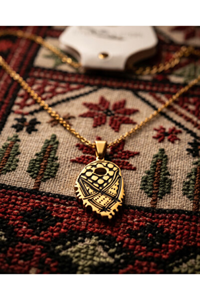 Zaytoon قلادة فلسطينية بنمط الكوفية مع سلسلة ذهبية اللون على شكل فراولة J300036