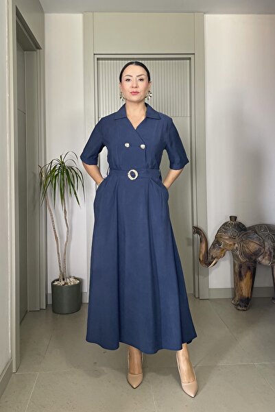 Butik Didem Sakinci Κοντομάνικο μακρύ φόρεμα με χρυσά κουμπιά και λεπτομέρεια...