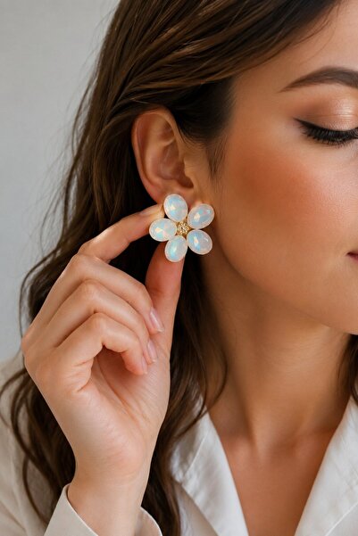 Clariss White Color Crystal Stone Flower Model Women's Earrings