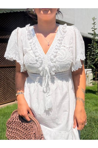 bussrabutik Püsküllü fistolu beyaz ithal elbise