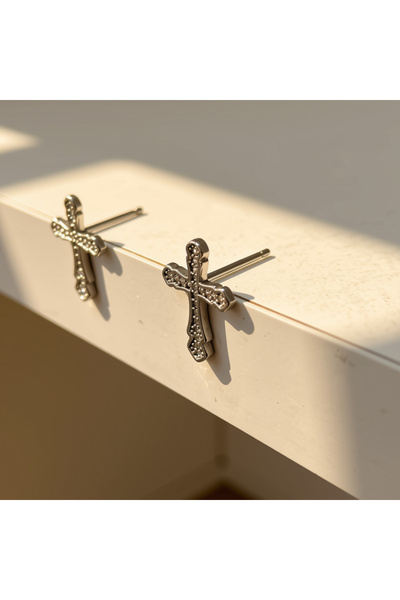Ari Jewelry 925 Ayar Gümüş Beyaz Zirkon Taşlı Kıvrımlı Haç Küpe