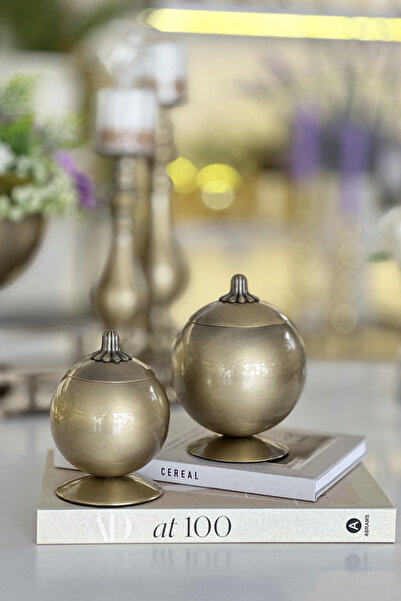 Shura Homeware قطعتان من إكسسوارات الكرة المعدنية العتيقة للزينة