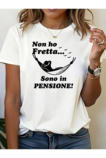 212Wear تي شيرت نسائي مطبوع عليه "No Rush, I'M Retired" باللغة الإيطالية، أبي...
