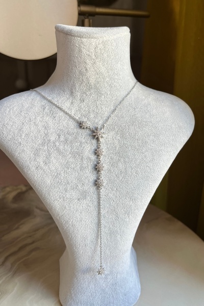 Asteria Jewelry سلسلة على شكل حرف Y مع تفاصيل على شكل نجمة