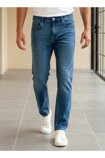 DNM Men Straight Fit Mid-Rise Jeans