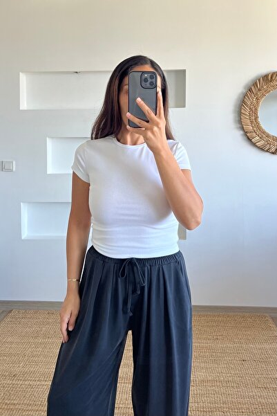 butikhola White Soft Textured Basic Tshirt