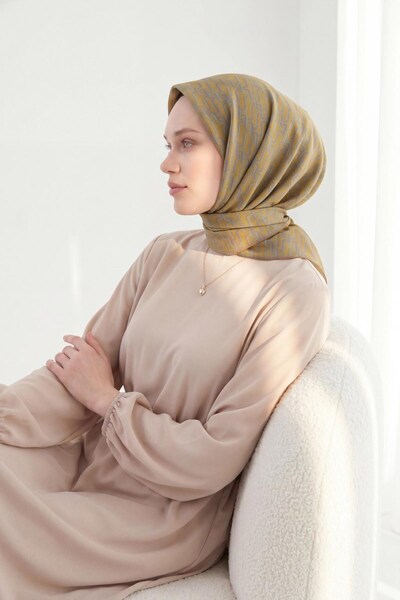 Silk Home وشاح ناعم بنمط سلسلة باللون الأصفر الخردلي 90x90