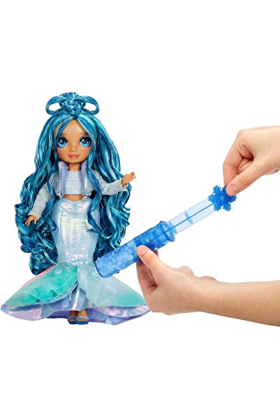 NO BRAND Lalka Skyler 28 cm Accesorii Om de Zăpadă Magia Iernii 4-12 ani
