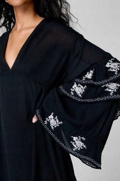 NO BRAND Rochie neagră mini, cu încrețituri, cu mânecă lungă, decorată cu flo...
