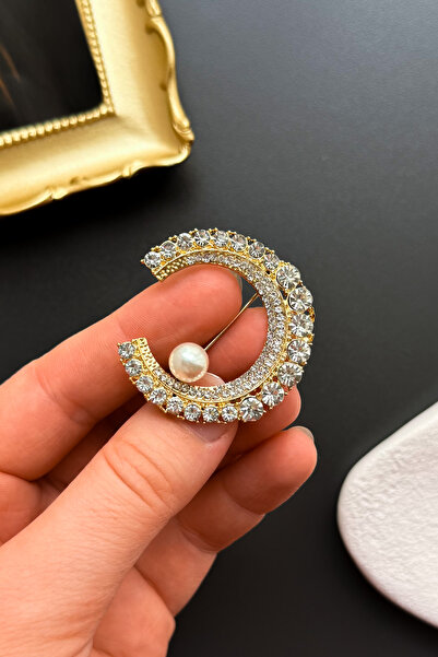 MADAM PEONY Kadın Gold Renk Zirkon Taşlı ve Tek İncili Yarım Ay Figürlü Yaka İğnesi Broş