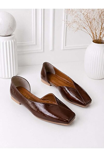 dabab shoes حذاء DANTE نسائي من الجلد اللامع ذو اللون البني الحار، ذو مقدمة م...