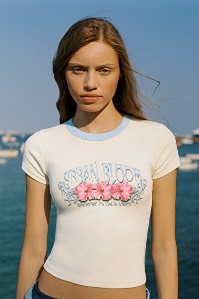 Pull & Bear Çiçek grafik baskılı tişört