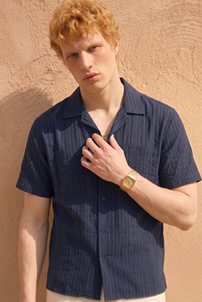 BARRELS AND OIL Men's Striped Double Pocket Short Sleeve Shirt - Navy Blue