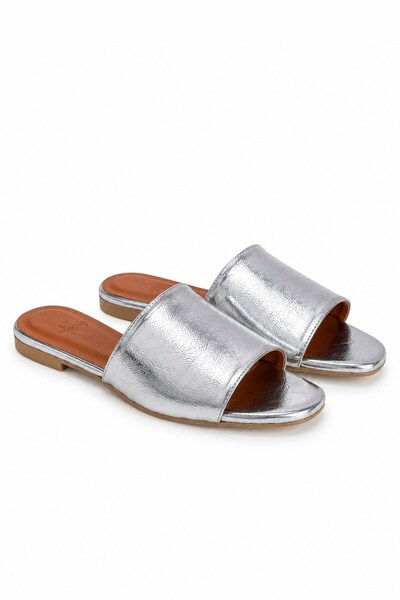 İX Lora Women's Single-Strap Patent Leather Textured Slippers - Stylish Everyday Slippers for Home and Outdoor Use