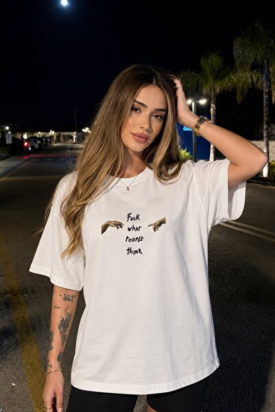 The Champ Clothing Дамска овърсайз тениска с принт  "People Think " в бял цвя...