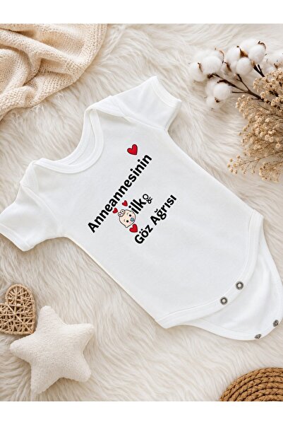Anneannesinin İlk Göz Ağrısı Yazılı Bebek Zıbını – Anneanne Temalı Sevimli Bebek Body