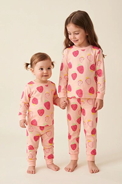 ZUZUNGA Girl's Strawberry - Strawberry Patterned Long Sleeve Pajama Set