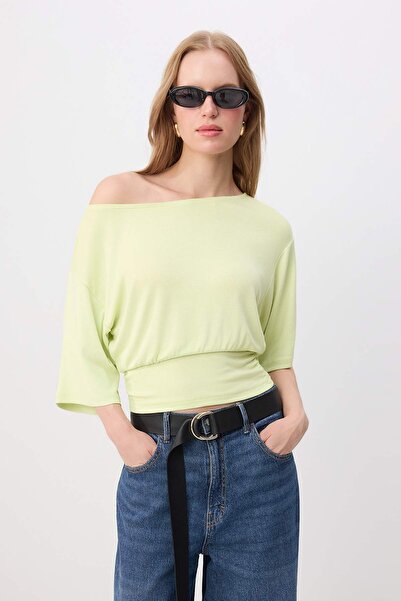 Trendyol Collection Bluză tricotată moale premium, verde, cu decolteu asimetr...