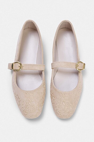 TRENDYOL SHOES حذاء باليه نسائي مطرز باللون البيج TAKSS26BE00026
