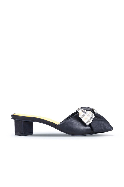 Bueno Shoes Δερμάτινες μαύρες γυναικείες παντόφλες με τακούνι - 01wq9901