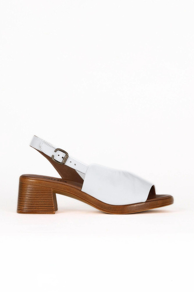 Bueno Shoes صندل نسائي بكعب من الجلد الأبيض 01we3803