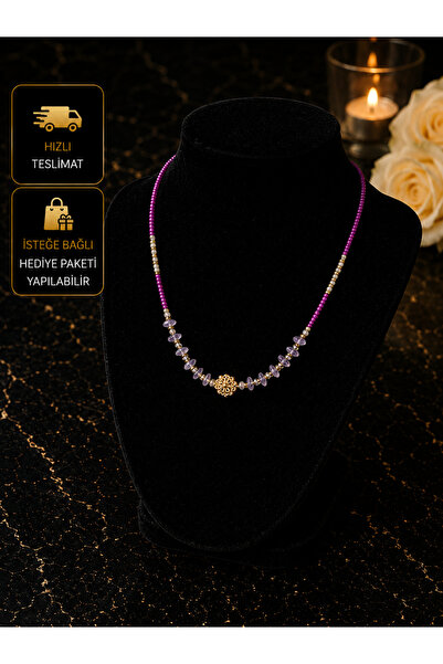 PURE BERRY قلادة مزينة بالخرز على شكل نبات البرسيم