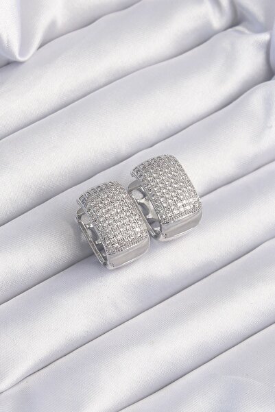 Inure Jewelry أقراط نحاسية فضية اللون مرصعة بحجر الزركون