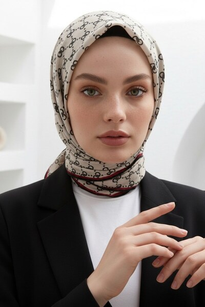 Vissona %100 Twill İpek Geometrik Desenli Siyah - Krem Renkli 90x90 Eşarp Dikim Şekli : El Dikişi