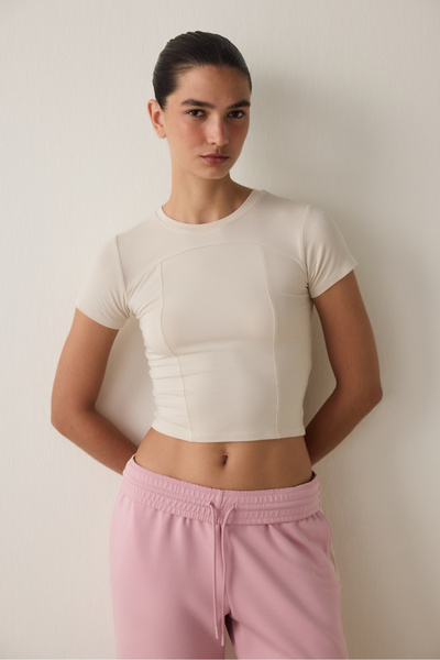 Penti Beigefarbenes, kurzärmliges, schmal geschnittenes Modal-T-Shirt mit Run...