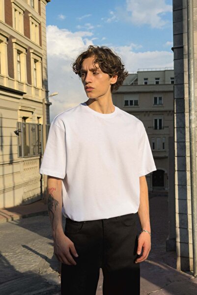 Flaw Wear تي شيرت أبيض أساسي بقصة واسعة